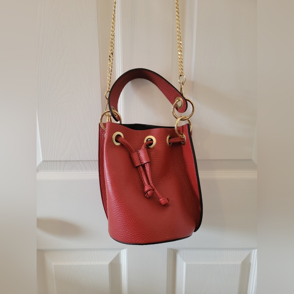 Elegant Red Bucket Bag - Picture 2 of 8